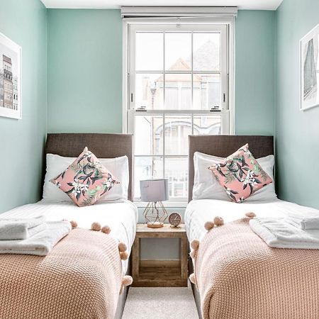 Homely 2 Beds Apt Up To 5 Guests-Wifi By Tent Serviced Apartments Chertsey Luaran gambar
