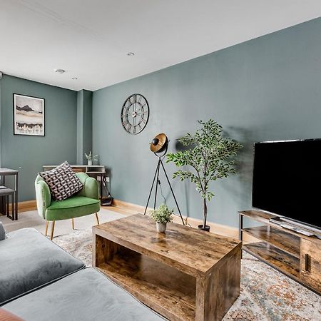 Homely 2 Beds Apt Up To 5 Guests-Wifi By Tent Serviced Apartments Chertsey Luaran gambar