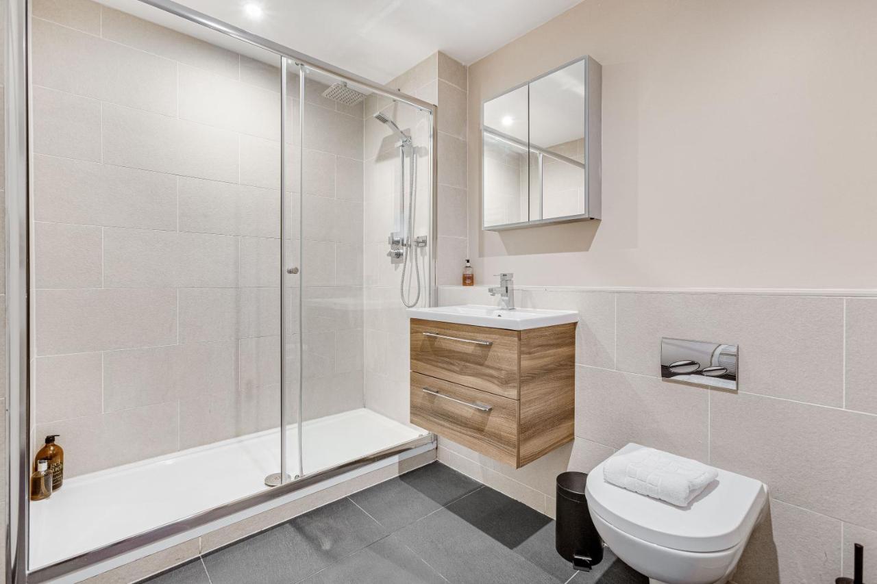 Homely 2 Beds Apt Up To 5 Guests-Wifi By Tent Serviced Apartments Chertsey Luaran gambar