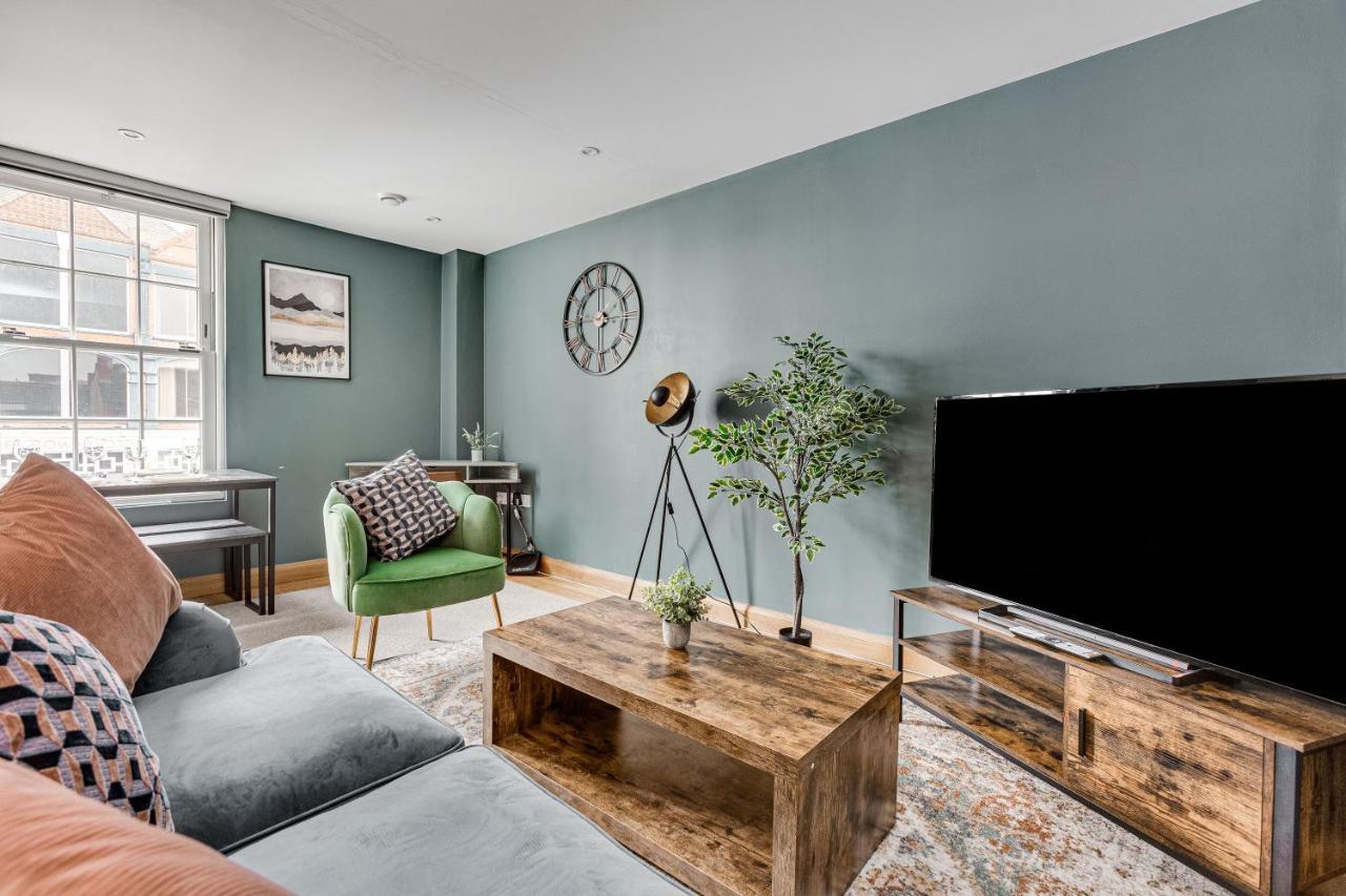 Homely 2 Beds Apt Up To 5 Guests-Wifi By Tent Serviced Apartments Chertsey Luaran gambar